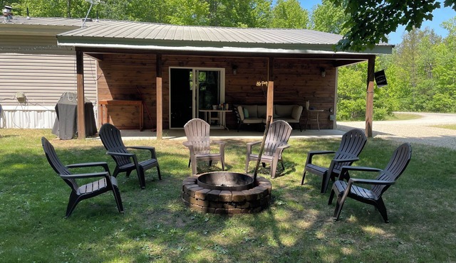 Northwoods getaway - minutes from beach, fishing & trails!