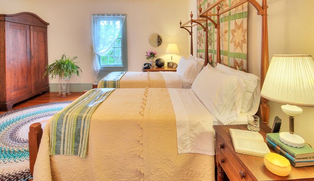 Oak Grove Bed and Breakfast in South Boston