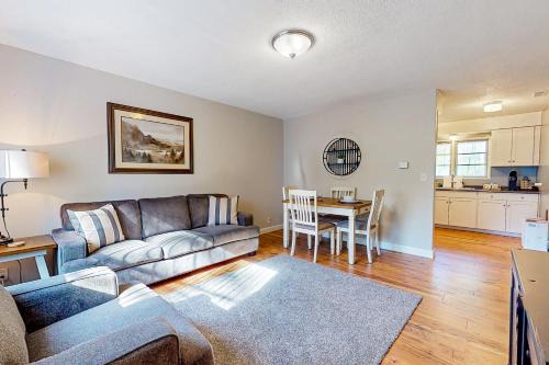 Oak Grove Getaway