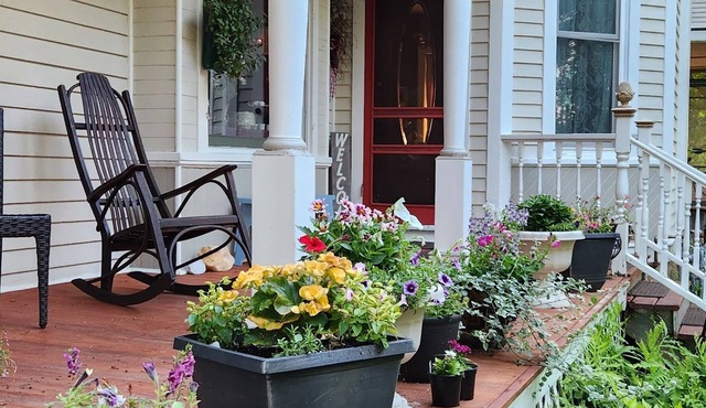 Oaklawn Inn LLC