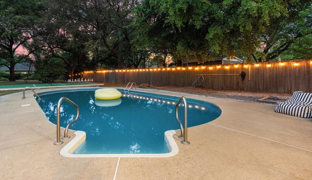 Oasis Hideaway-Pool, Pickleball, Beach & Casinos