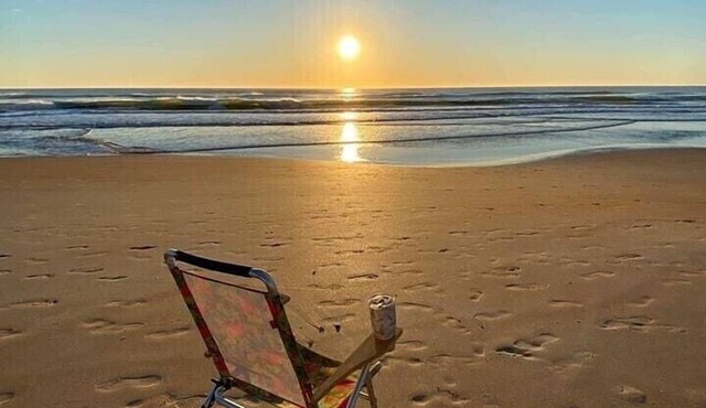 Ocean front condo, beautifully furnished!