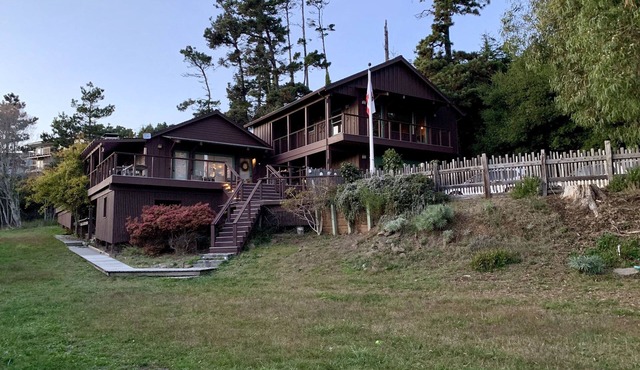 Ocean & River View EVC Hot & Cold Tubs Outdoor Shower Walk to Town Dog Friendly in Gualala