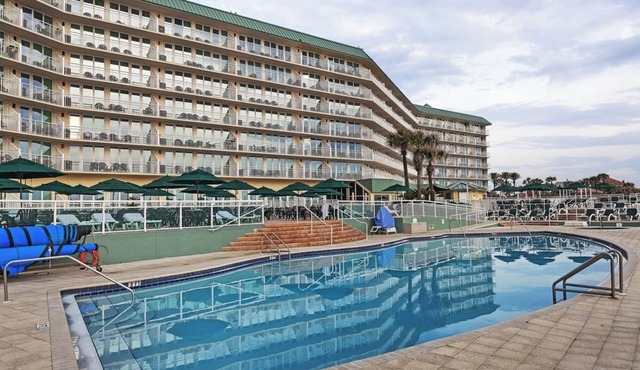 Ocean View 2BR w/Balcony, Full Kitchen, Resort Amenities & Direct Beach Access