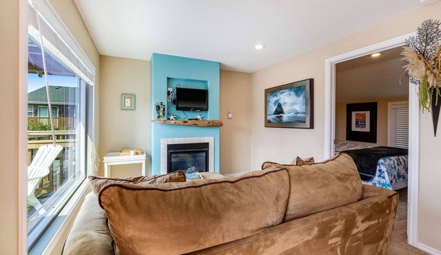 Ocean view cabin with deck and beach access dog friendly