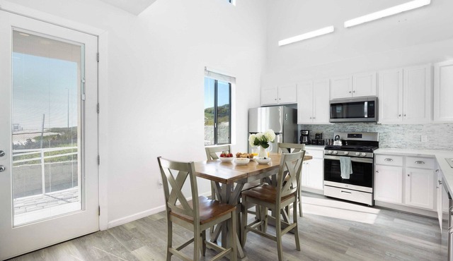 Oceanfront 2BR + Rooftop Deck, & Beach Access Strand Way B
