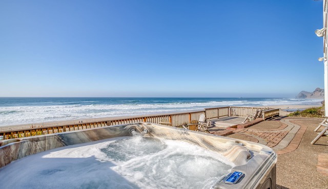 Oceanfront 5 Bed/5 Bath Roads End Victorian Beauty- SandeCastle