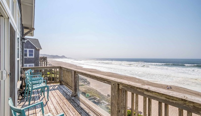 Oceanfront Bella Beach Beauty has Two Decks, Upper Floor Great Room, King Suite!