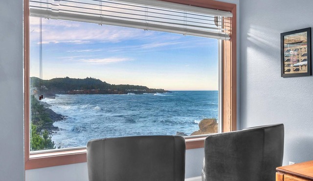 Oceanfront Condo with Amazing Balcony Views of Depoe Bay and Spouting Horn
