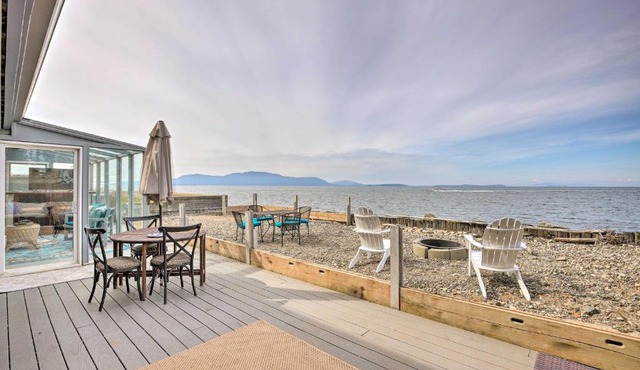 Oceanfront Ferndale Oasis w/Fire Pit, Grill! in Ferndale