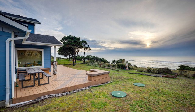 Oceanfront Home in Port Orford: The Lighthouse