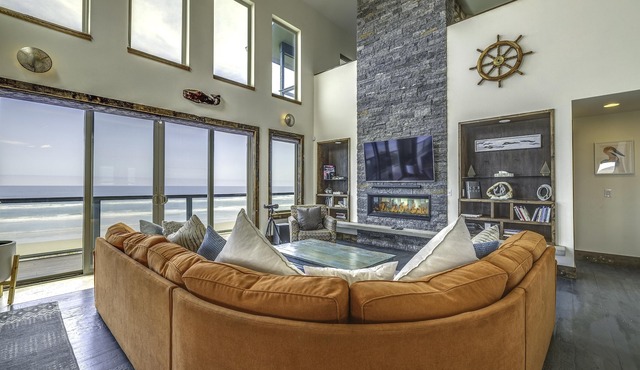 Oceanfront Home w/Hot Tub, Sauna, 8 Mi to Newport