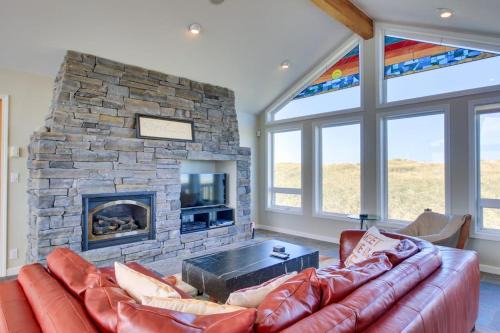 Oceanfront Home with Bay Views Free WiFi Gas Grill & Gas Fireplace