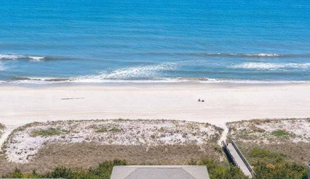 Oceanfront Retreat 3BR + Den/4th Bedroom