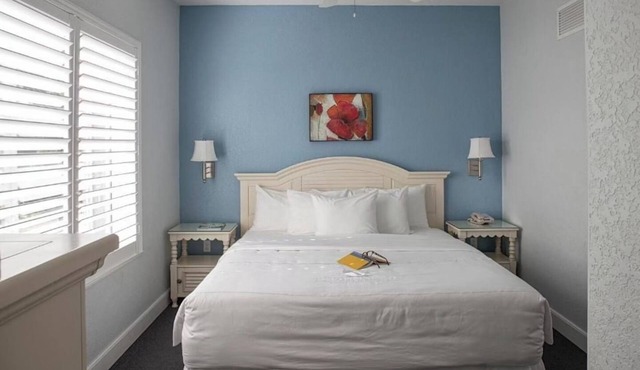 Oceanfront Stay w/Balcony, Pool Access & Minutes to Daytona Attractions