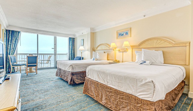 Oceanfront studio with kitchenette, gym & high-speed WiFi
