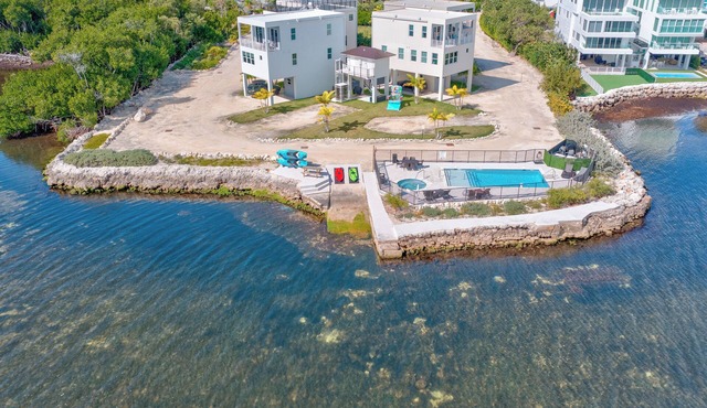 Oceanside Retreat w/Rooftop, Pool & Kayaks