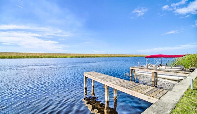 Okeechobee Cabin in Waterfront Community w/Dock!