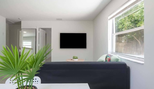 Olas 4 · Comfy 2BR Apt Near Las Olas w/Patio, BBQ, Parking