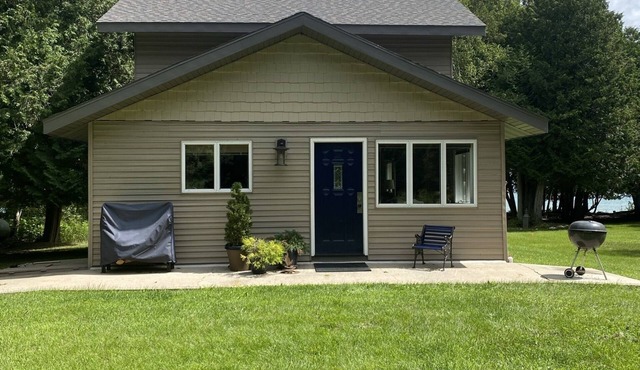 Old Fashioned Suite - Cottage on the shores of Lake Michigan