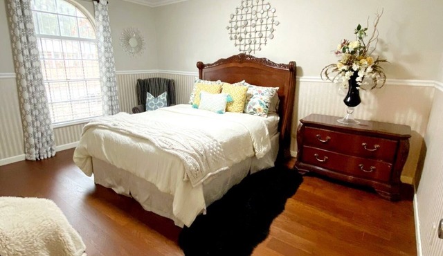 On your visit to Texarcana Tx. Stay in this beautiful and spacious room. in Wake Village