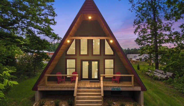 Once Upon a Pine is a brilliant 1-bedroom with a loft cabin in the cozy Ocoee