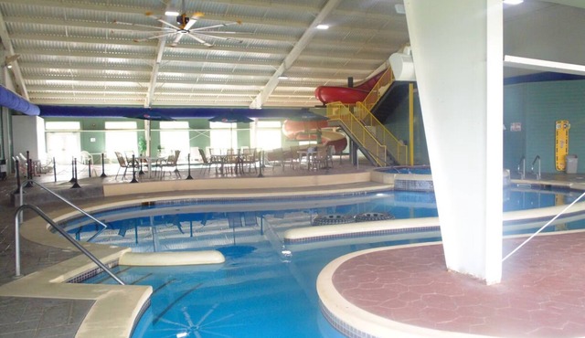 One Unit w/Queen Bed | Breakfast Included | Pool w/Slide & Jacuzzi Access