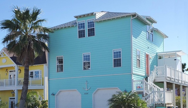 ONLY In-Town Neighborhood w/Restaurant, Bar, Pool/Hot Tub, Beach & Cart Access