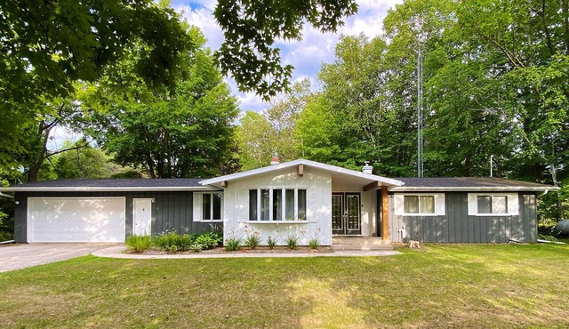 Orchard Ranch - Fish Creek | Sleeps 10 Trails Coffee Bar Snowshoes