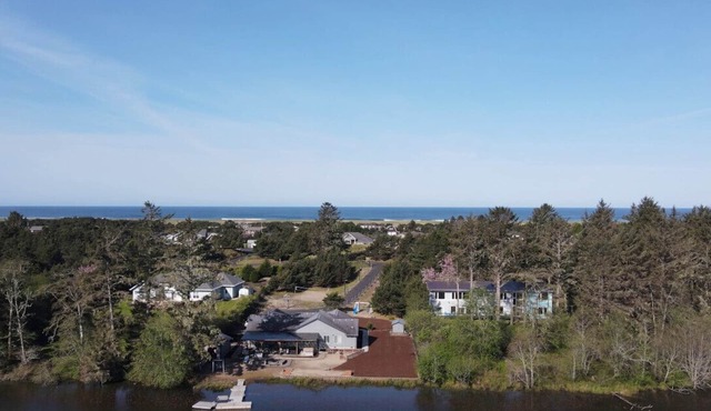 Oregon Coast Lake front Oasis