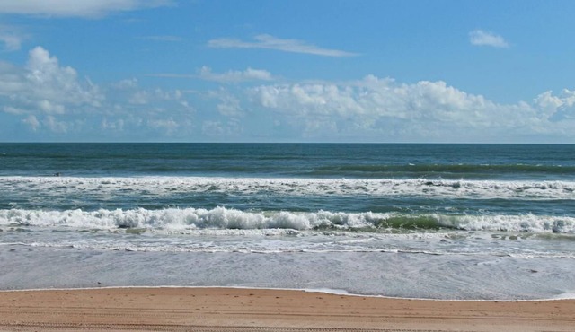 Outdoor Getaway! 2 Stylish Units w/Kitchen, Beach, Pool, Surfing, Parking