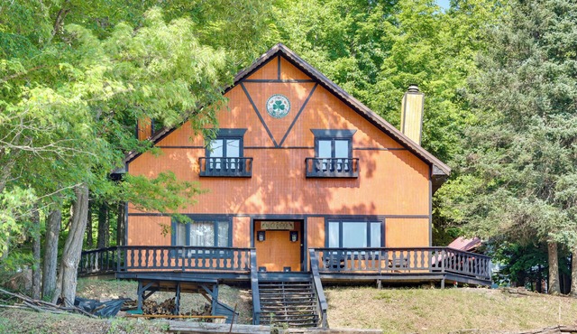 Outdoor Lover's Paradise: Slopeslide Cabin!
