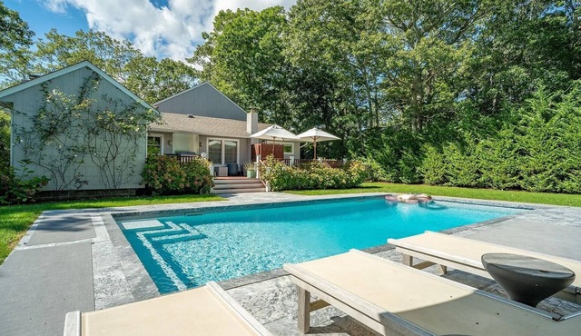 Outdoor Oasis 4-bedroom house with a granite pool in charming East Hampton