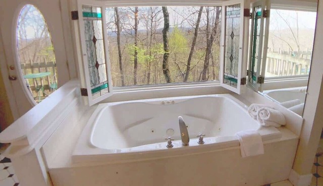 Ozark Spring Cabin 06 Spring Haven, King, Spa Tub
