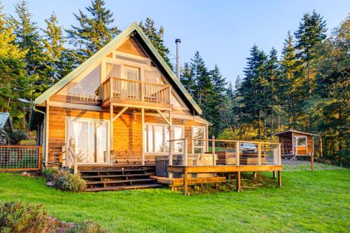 Pacific View Home: Hot Tub & Ocean/Valley Views!