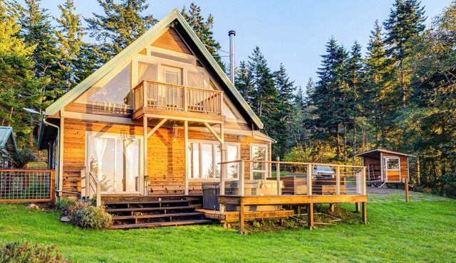 Pacific View Home: Hot Tub & Ocean/Valley Views!