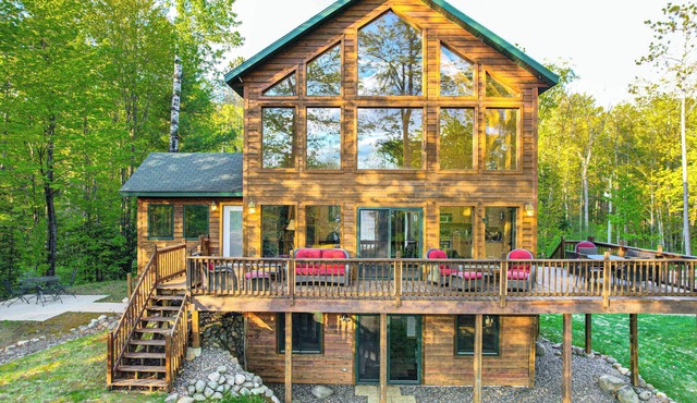 Paddle Ready: Hayward Lake View Retreat w/BBQ