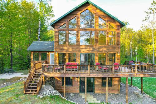 Paddle Ready: Hayward Lake View Retreat w/BBQ