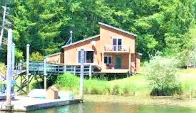 Paradise Cabin on Tenmile Lake