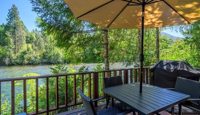 Paradise on the banks of the McKenzie River