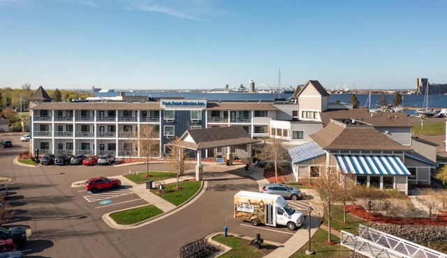 Park Point Marina Inn