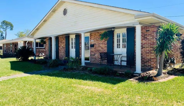 Peaceful 3BR Home Family Friendly - 12 minutes from Airport