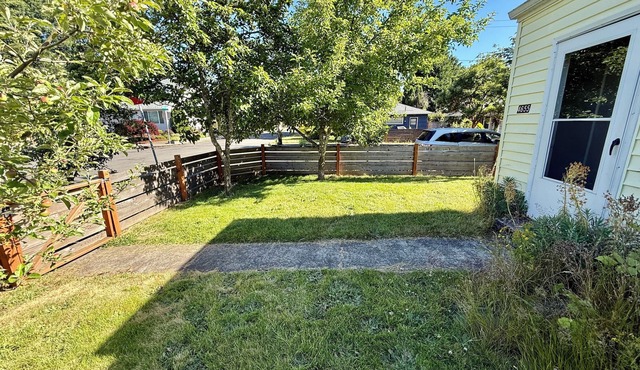 Peaceful & charming 3 Bed Cottage. Hot Tub, Fenced Yard. Pets stay for free!