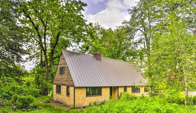 Peaceful + Elegant Cottage w/Riverside View