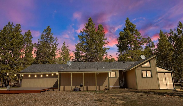 "Peaceful Pine Cottage" on 2+acres - Close to Ski Resorts!