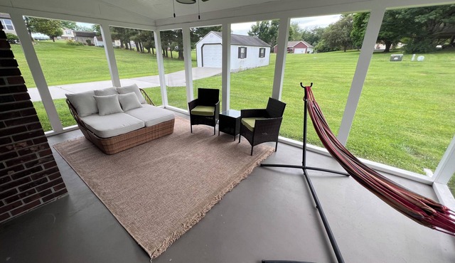 Peaceful Stay- Camper and Boat Parking 30 min Sevierville 50 min Smoky Mtns
