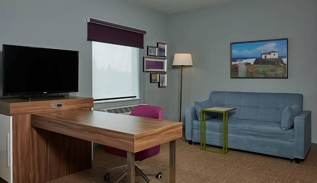 Peaceful Stay with Indoor Pool, Gym & Free Hot Breakfast