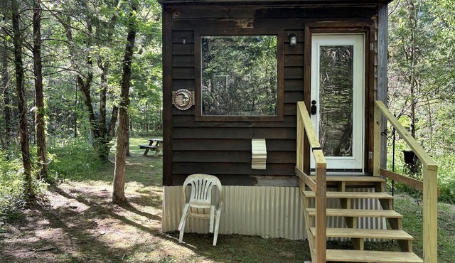 Peaceful Tiny Cabin Escape with Loft, Private Trail & Forest Views in Columbia, Tennessee in Columbia