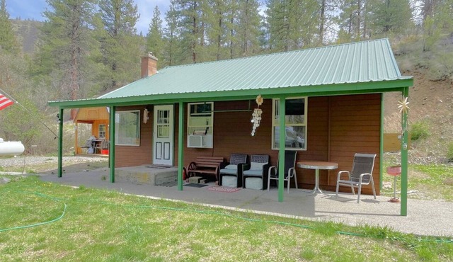 Peacefully 2BR Cabin with Firepit