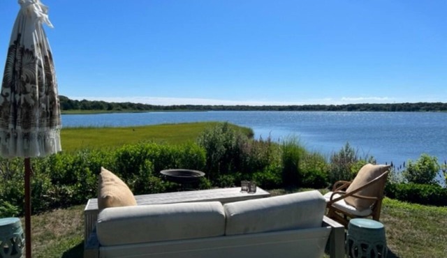 Peconic Bay Dream Cottage only10 minutes to village & ocean in South Hampton NY